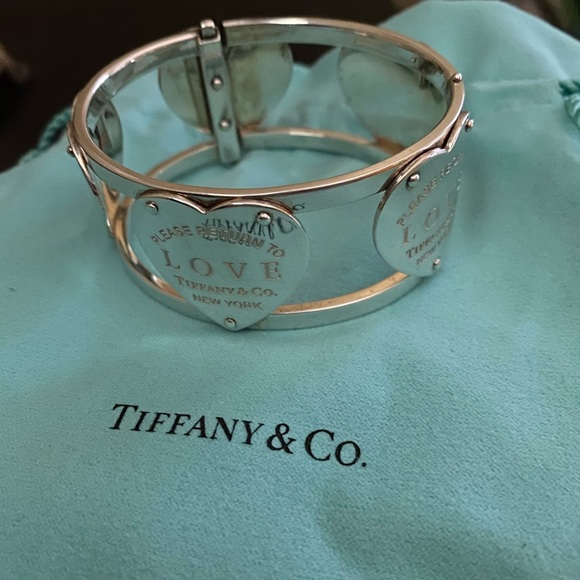 🆕 Tiffany & Company Love Wide Hinged Cuff. - Picture 5 of 6